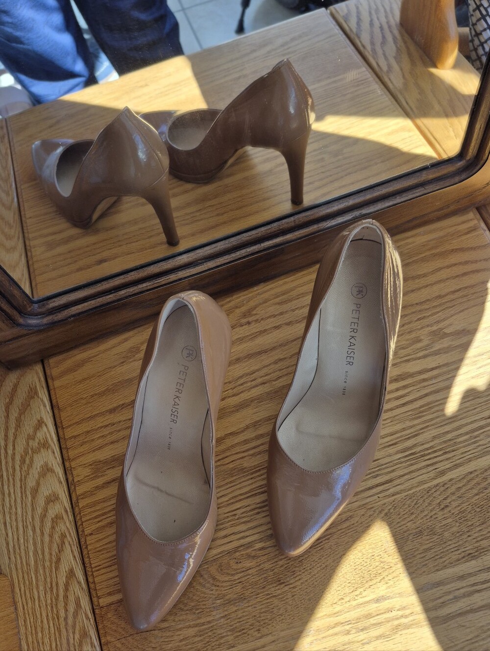 Peter Kaiser Germany Nude Camel Patent Leather Pointed Toe Pumps Heels 9